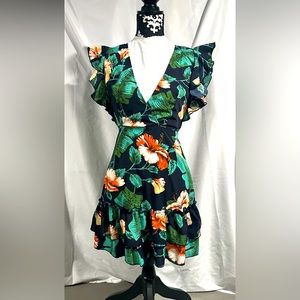 This dress is a size small never worn. A summer floral sexy dress. Great for VK.